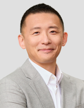 Headshot of Arthur Cheng, CFA